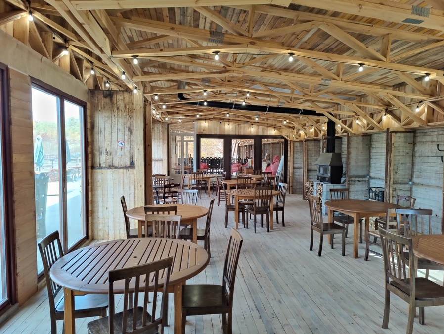 Атмосферна тераса в автентичному стилі