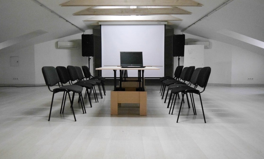 Супер стильна мансарда в арт-центрі