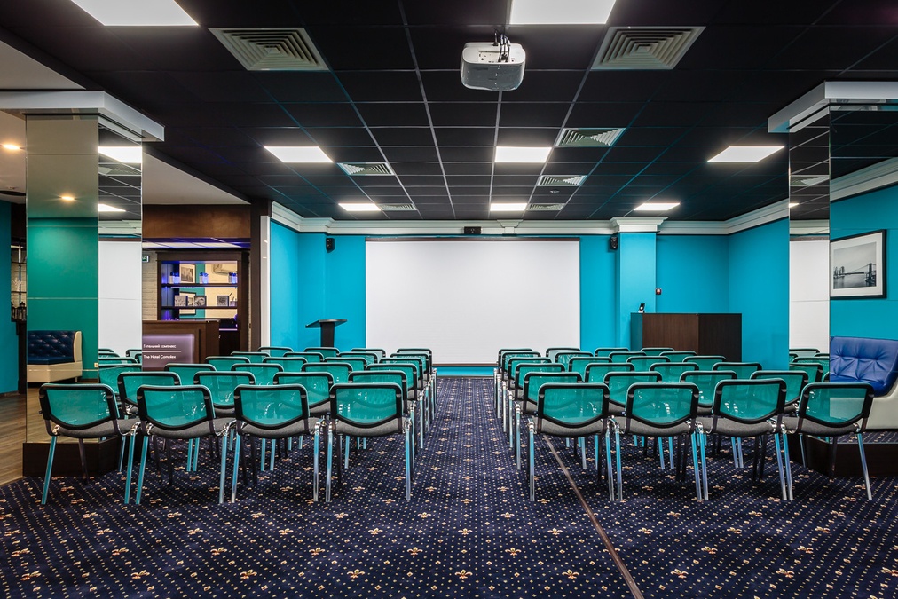 Зал ЛЮМ'ЄР на Лівому березі в готелі Турист