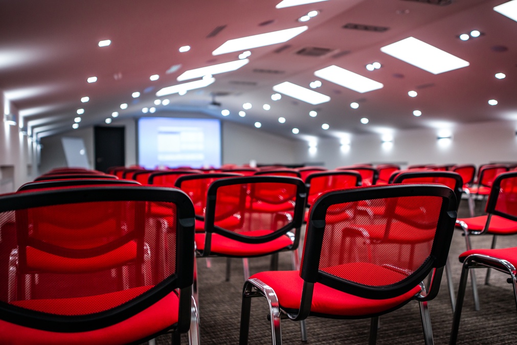 Сучасний конференц-зал від KIDEV