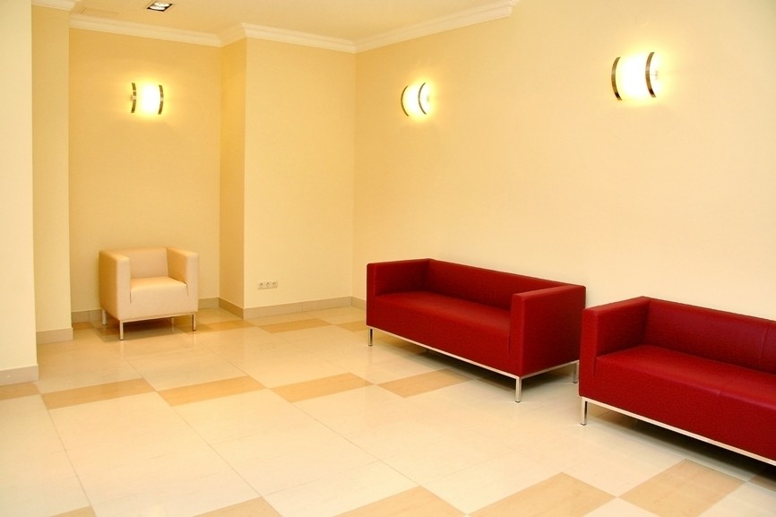 Великий зал зі сценою для проведення заходів