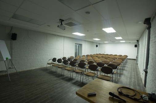 Перегляд Червоний зал в Fabrika.space