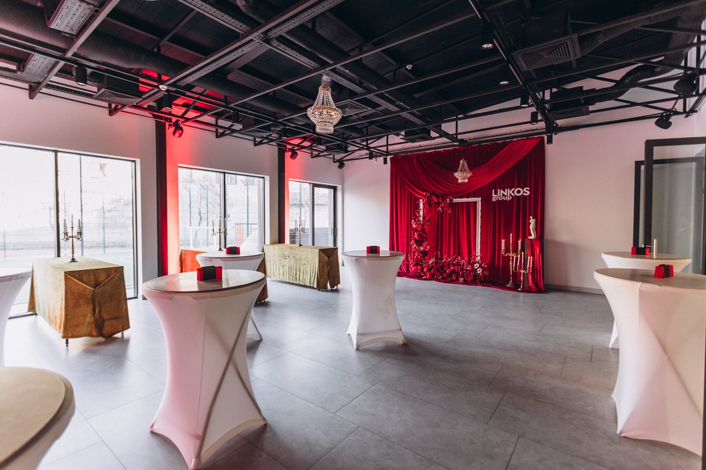 Мала конференц-зала з обладнанням