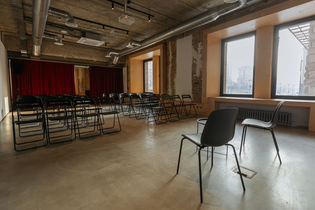 Майданчик для подій книгарні Сенс на Хрещатику