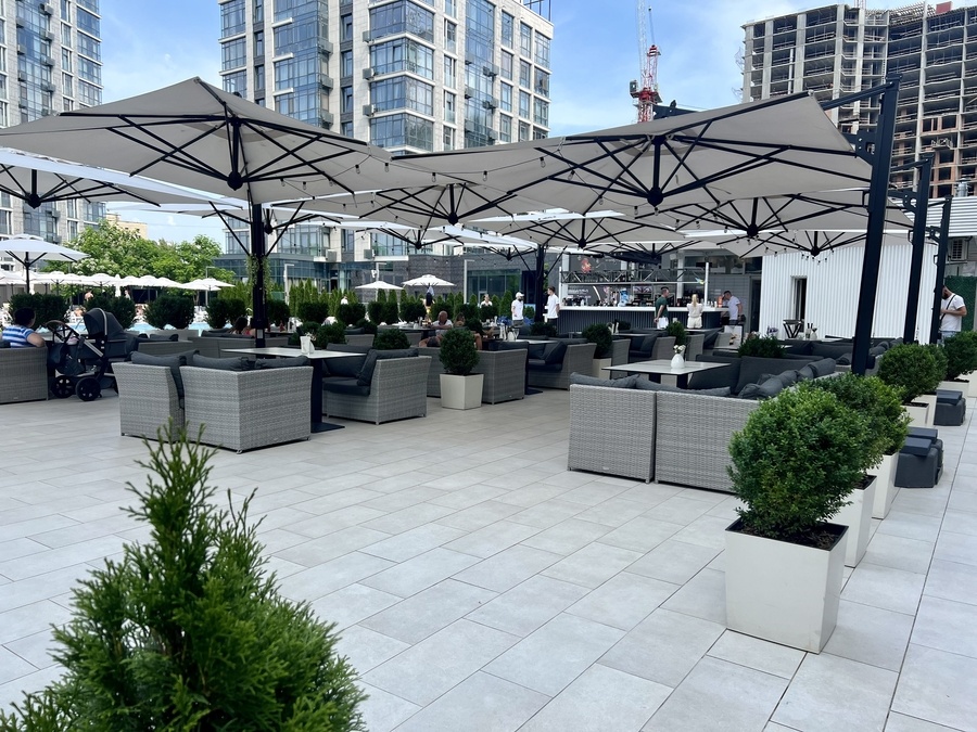 Преміум локація з рестораном та басейном