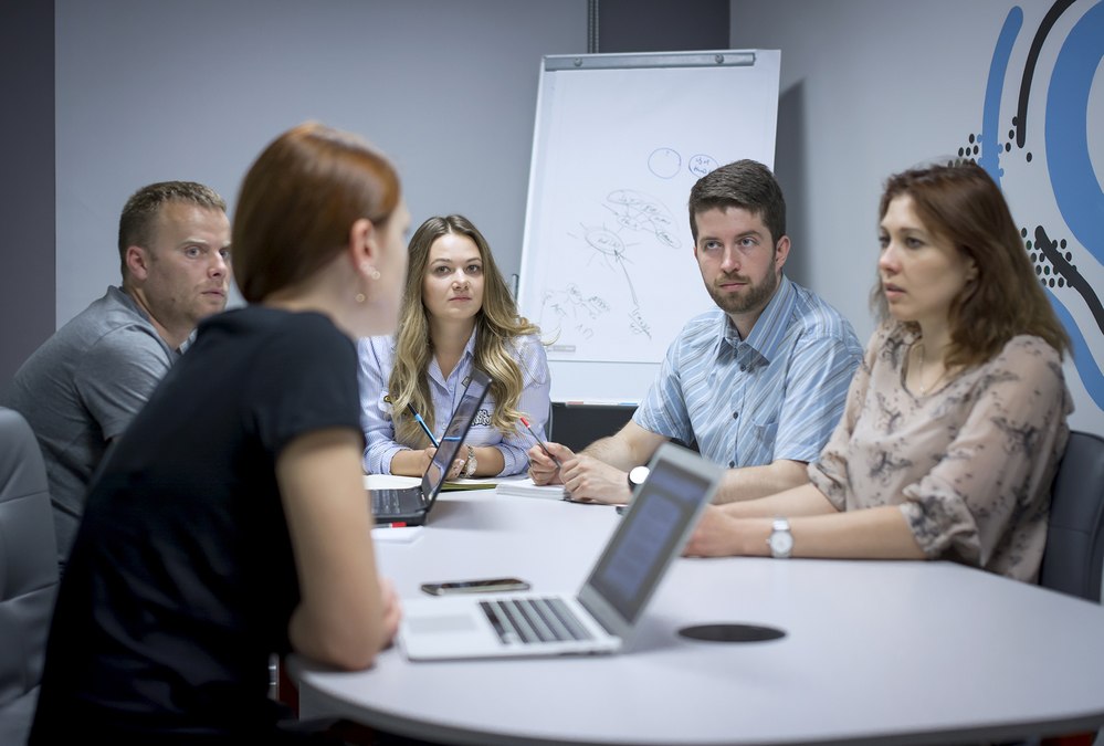 Закрытая комната для переговоров на Подоле