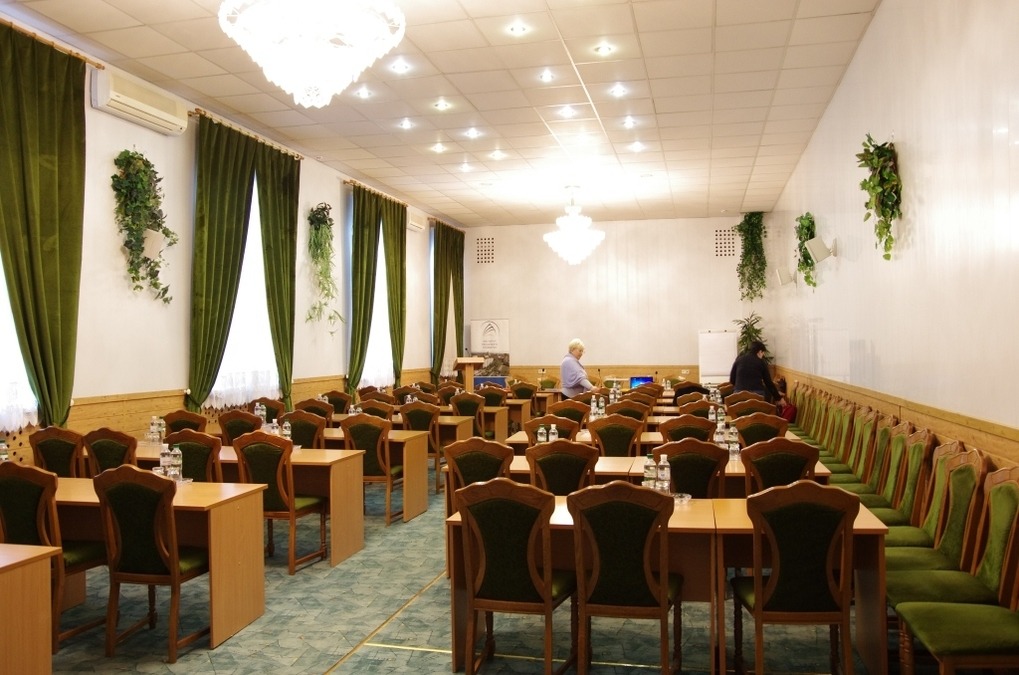 Секционный зал в Центре Киева