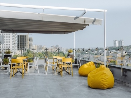 Перегляд Тераса LOUNGE на Олімпійській