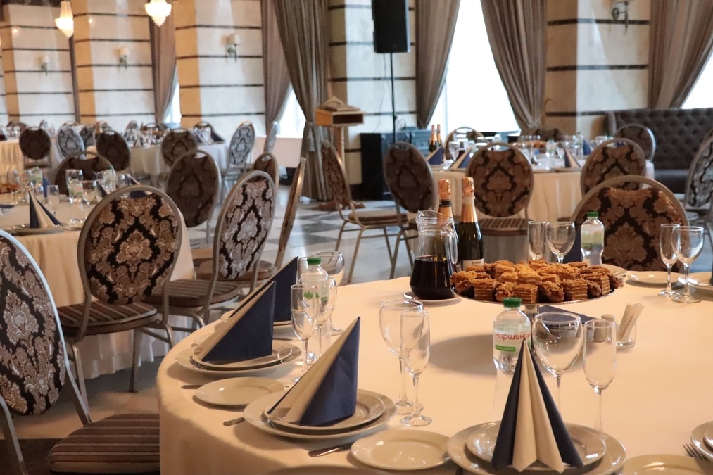 Панорамний ресторан в готелі в центрі Києва 