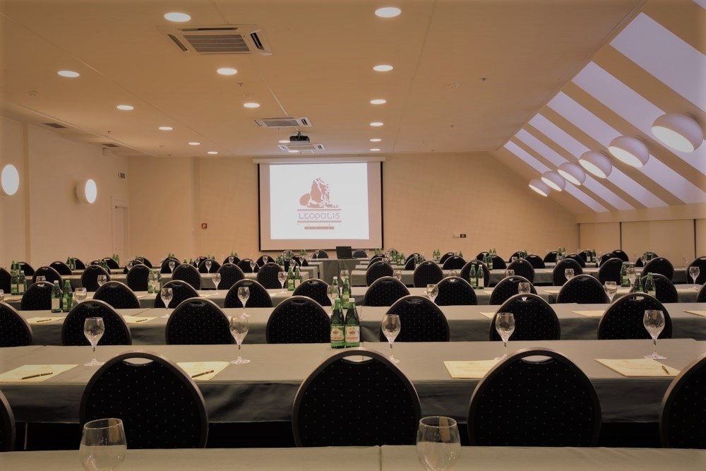 Вишуканий зал в центрі міста від Leopolis Hall