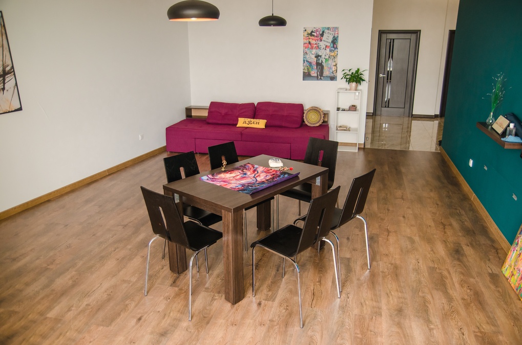 Зал с панорамным видом "Silent Lakshmi Space"