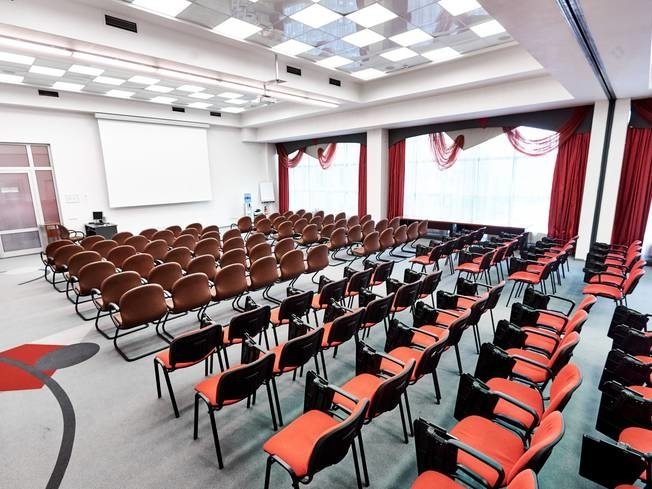 Презентабельный зал на Лукьяновке 