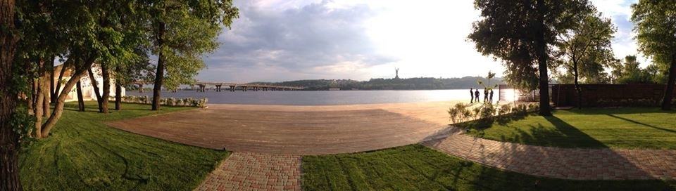 Открытая площадка на берегу Днепра