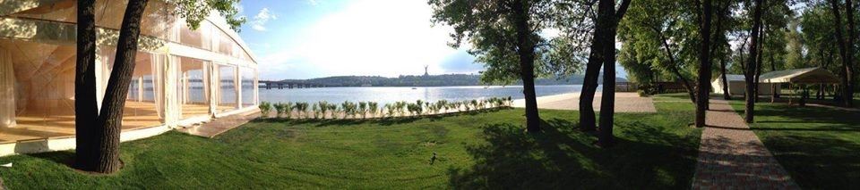 Открытая площадка на берегу Днепра