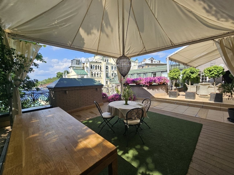 Конференц-зала та тераса "Воздвиженська"