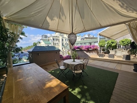 Конференц-зала та тераса "Воздвиженська"