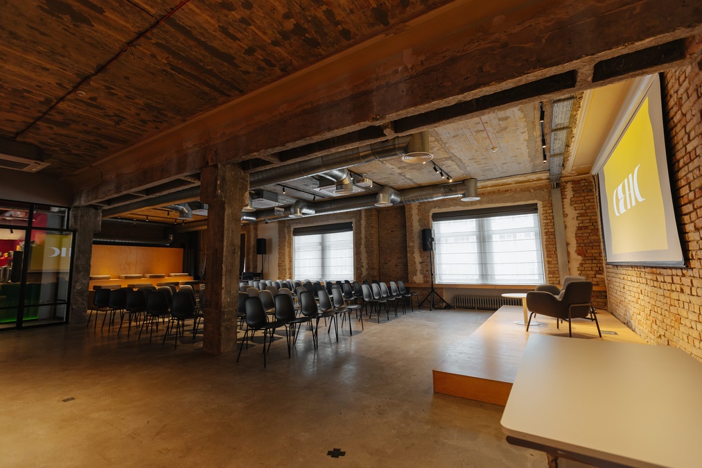 Подієвий простір книгарні Сенс на Хрещатику