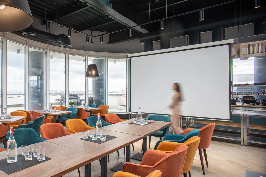 Простір з панорамною терасою в центрі Києва