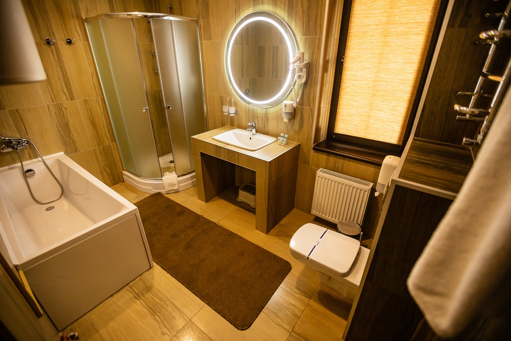 Заміський СПА готель «ШишкiNN»