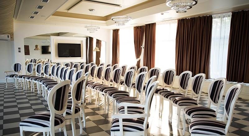 Святковий банкетний зал ресторану "Коляда"