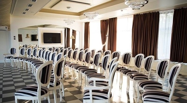 Праздничный банкетный зал ресторана "Коляда"