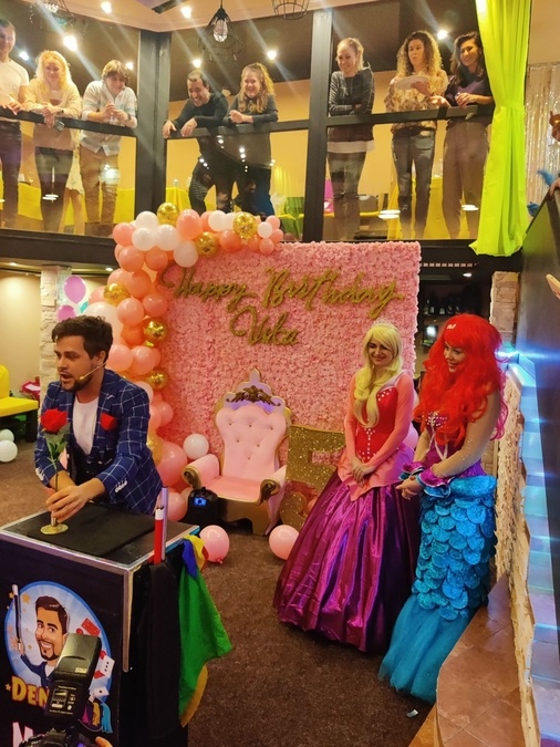 Стильна локація ObolonPartyRoom для вашого свята 