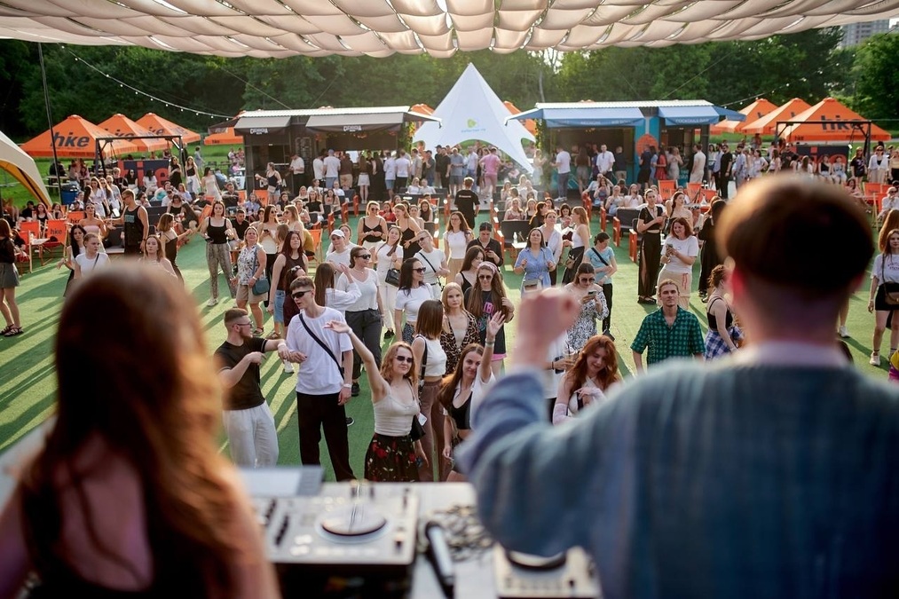 Поляна ВДНГ та Сад гамаків - простір для заходів