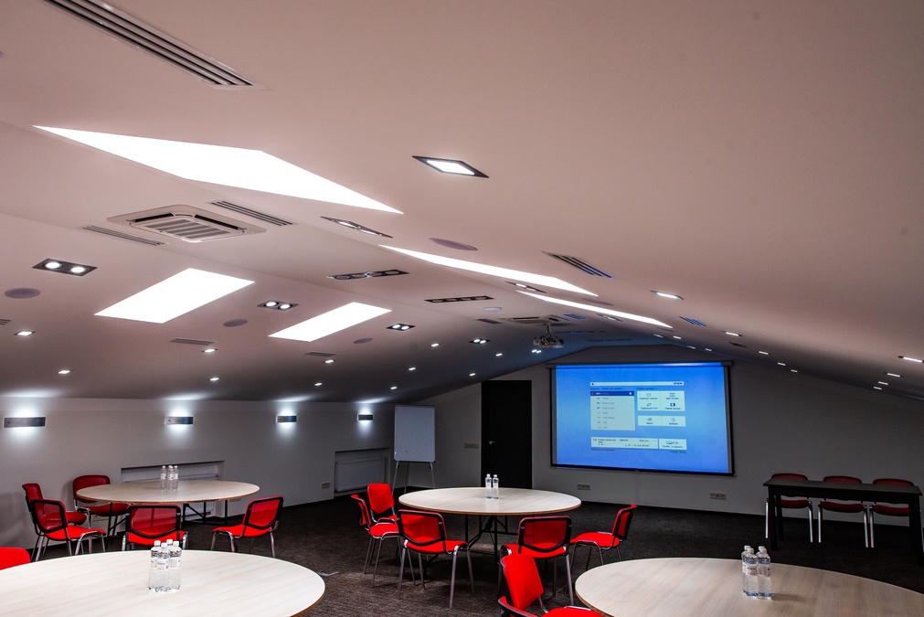 Сучасний конференц-зал від KIDEV