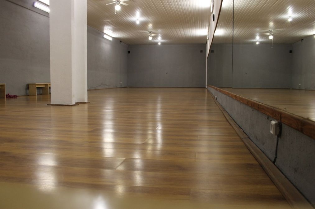 Зал для занять танцями або фітнесом