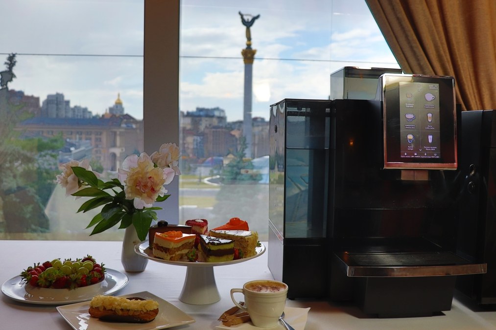 Панорамний ресторан в готелі в центрі Києва 