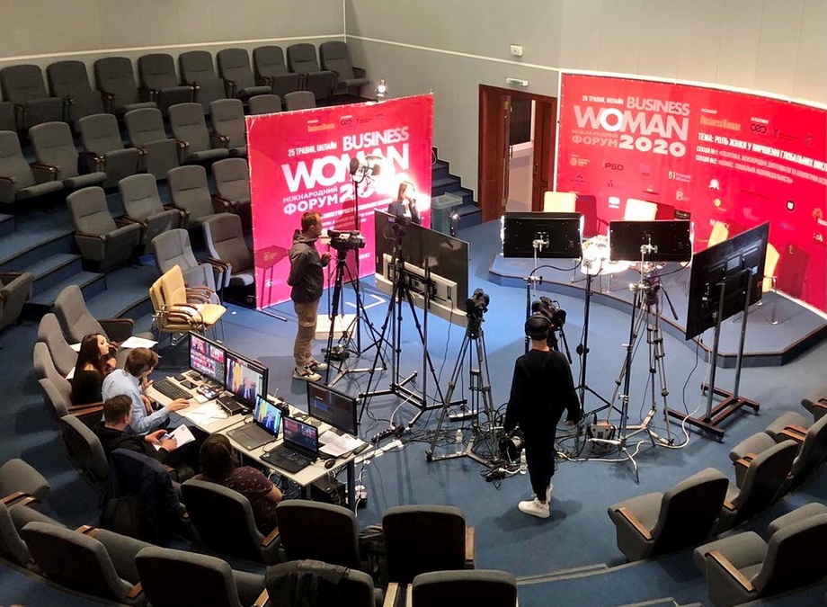 Зал Coliseum в конференц-центрі Chamber Plaza