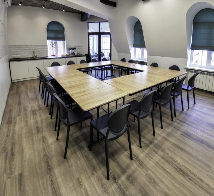 Новий сучасний зал на Воздвиженці