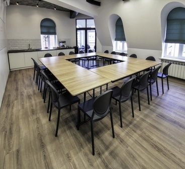 Новий сучасний зал на Воздвиженці