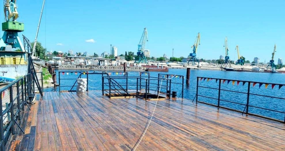 Івент-майданчик на теплоході BARZHA