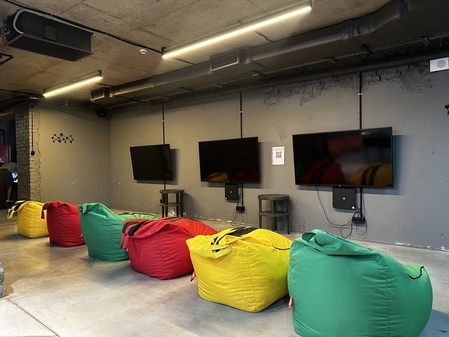 Перегляд Ігрова кімната Campus Community