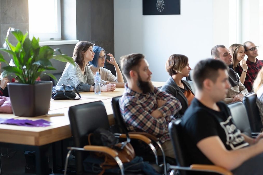 Лофтовый конференц-зал с кухней