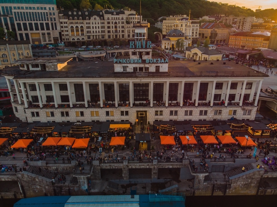 Исторические помещения внутри Речного Вокзала