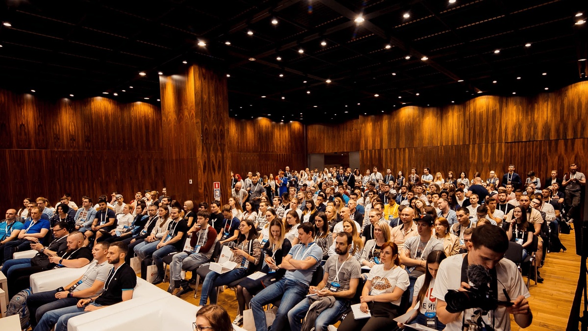 Мала виставкова зала | Parkovy