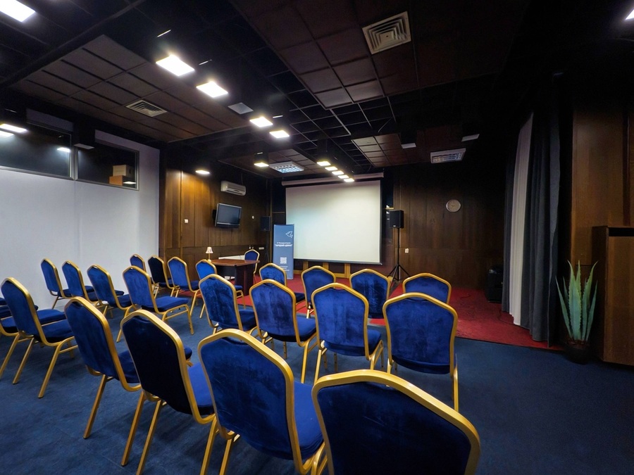 Кортез Хол - івент простір біля НСК Олімпійський