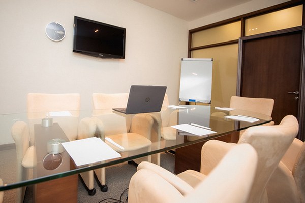Кімната перемовин у Invite Hub