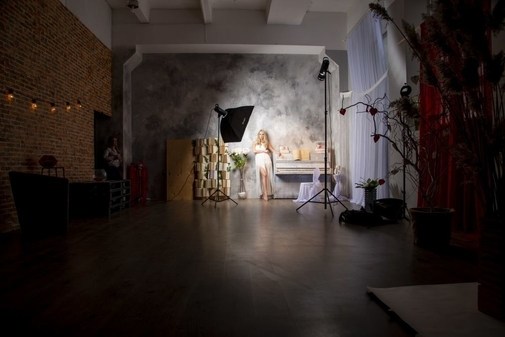 Фотостудия MAKONASTUDIO с разными локациями