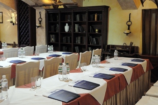 Самобытный банкетный зал 