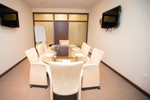 Кімната перемовин у Invite Hub
