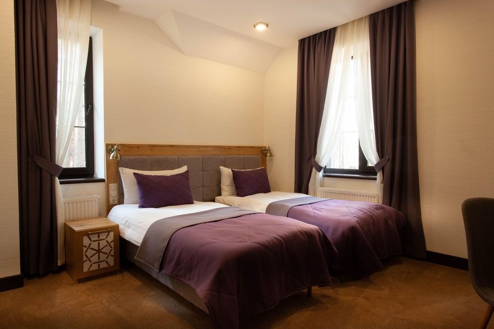 Заміський СПА готель «ШишкiNN»