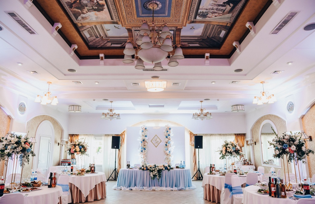 Роскошный банкетный зал «ВЕРСАЛЬ»