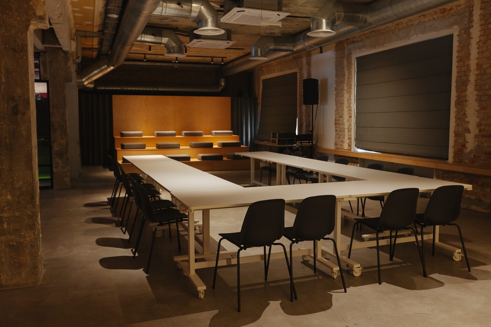 Подієвий простір книгарні Сенс на Хрещатику