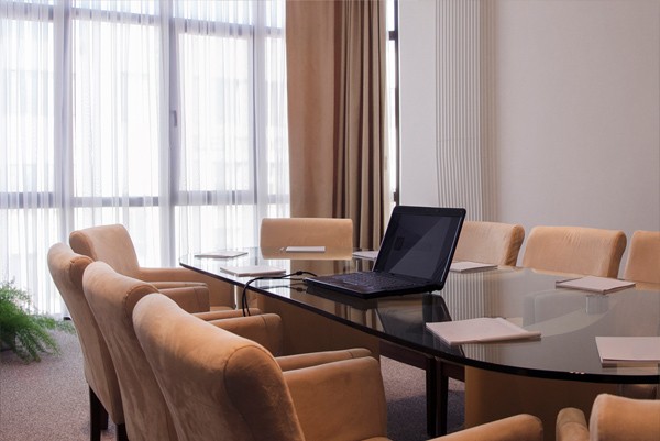 Кімната перемовин у Invite Hub