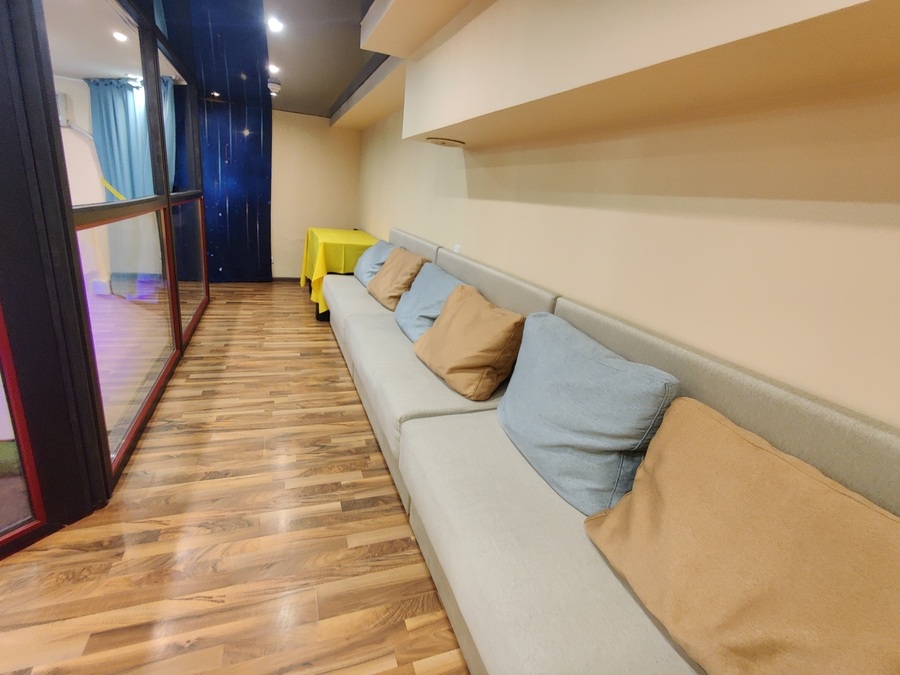 Стильна локація ObolonPartyRoom для вашого свята 