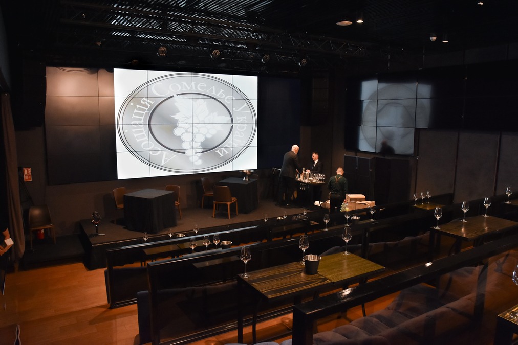 Rest Hall — амфітеатр зі сценою у Parkovy