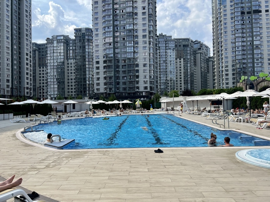 Преміум локація з рестораном та басейном